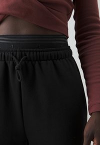 Champion EMOTIONAL DANCE WIDE LEG CARGO PANTS - Treniņtērpa apakšdaļas - black