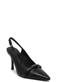 Scarpa con tacco alto in pelle nera, tipo slingback, con punta affusolata, dotata di una sottile cintura sul vamp e dettagli in metallo dorato.