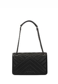 Borsa a tracolla in pelle nera con un motivo a chevron trapuntato, dotata di una tracolla a catena e un discreto dettaglio del logo. Texture liscia e forma rettangolare.