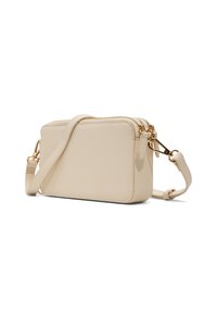 Sac bandoulière en cuir beige avec quincaillerie dorée, fermeture éclair et bandoulière amovible. Texture lisse et forme rectangulaire aux bords arrondis.