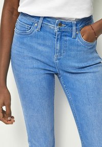 Next SUPER SOFT STANDARD TALL - Vaqueros slim fit - bright blue