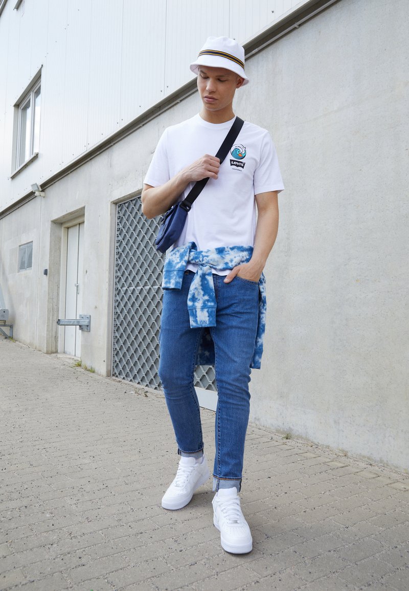 Levi's® SS RELAXED FIT TEE - T-shirt estampada - surf club white