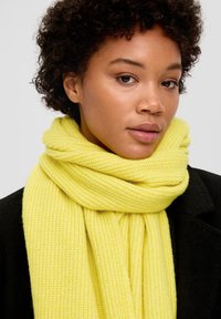 s.Oliver Écharpe - zitrone