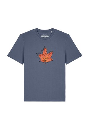T-shirt bleu à manches courtes avec un motif de feuille d'érable rouge et orange contour noir centré sur le devant.