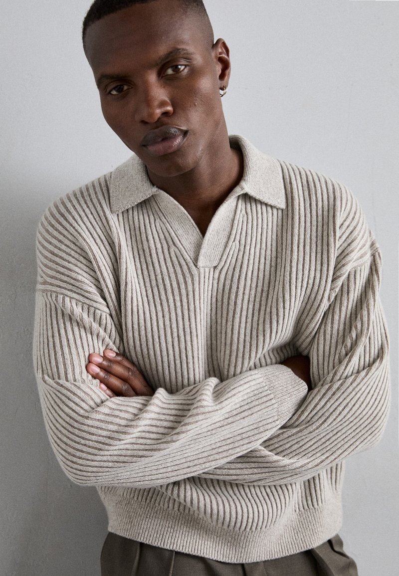 Filippa K Pulover - beige/white
