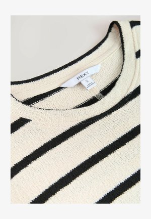 Crème trui met zwarte horizontale strepen, gemaakt van textuurgebreid stof. Heeft een ronde hals en maatlabel met de tekst "S."