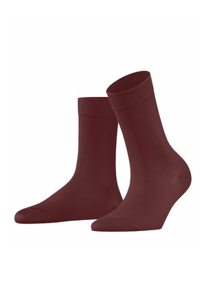 Chaussettes de cheville bourgogne avec un bord côtelé, une texture lisse et une forme de chaussette standard, présentant un renfort au niveau des orteils et du talon.