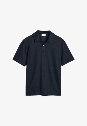 Polo de color azul marino hecho de tejido texturizado; mangas cortas, cuello tradicional y tapeta de dos botones. Diseño simple y clásico.