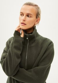 ARMEDANGELS HAARLEEN - Fleece trui - light carbon green
