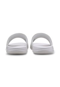 Vita slip-on sandaler med en slät ovandel, rundade kanter och texturerad sula. Yttersulan är lätt upphöjd med en minimalistisk design.