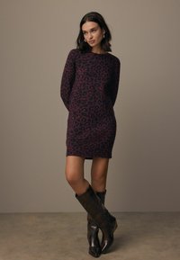 Next LEOPARD ANIMAL REGULAR FIT - Robe pull - red berry
