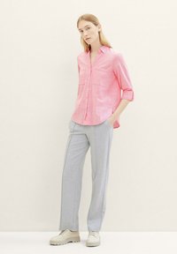 TOM TAILOR WITH SLUB STRUCTURE - Blúzka so zapínaním na gombíky - carmine pink
