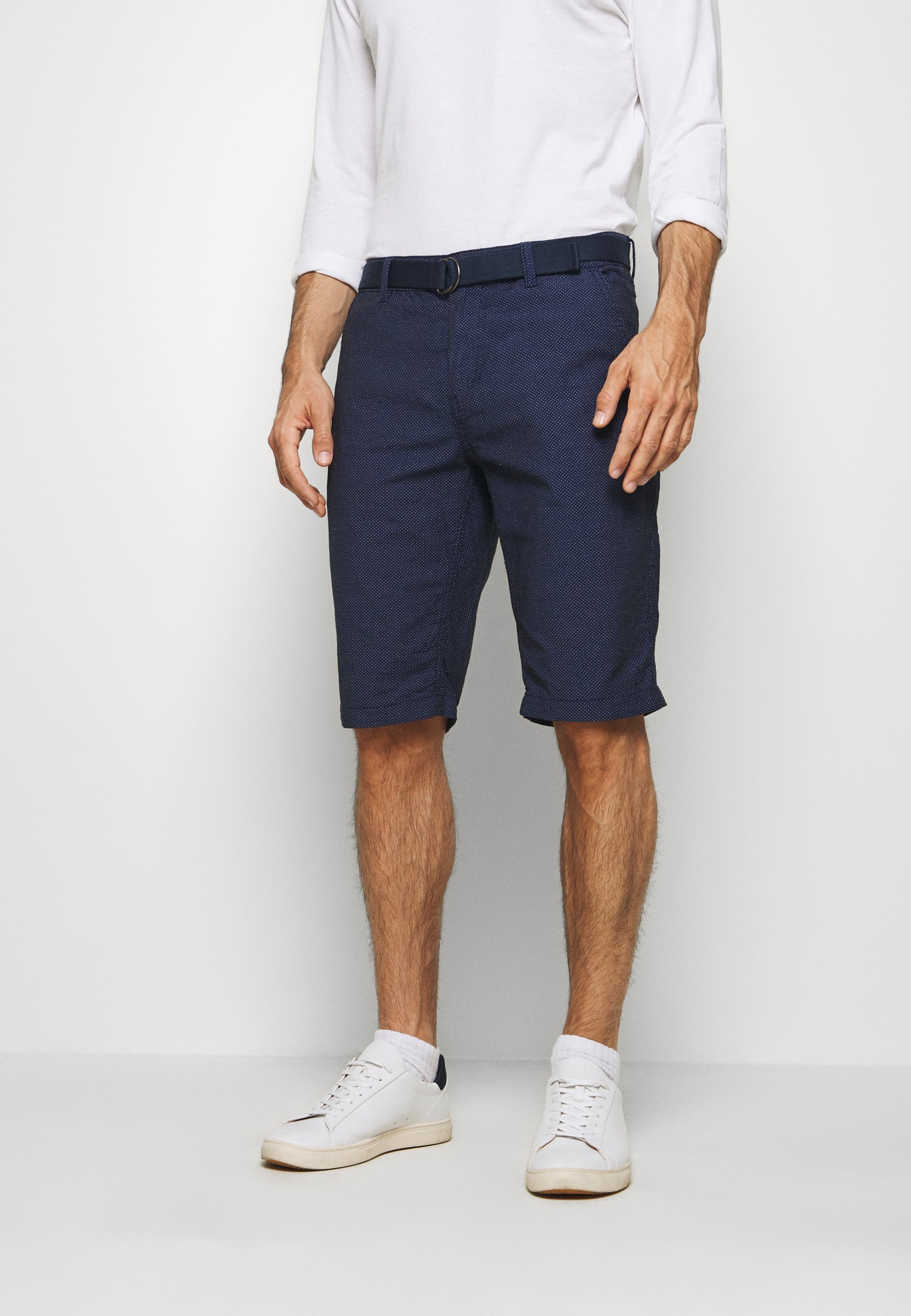 TOM TAILOR Shorts indigo blue Zalando.no TOM TAILOR BERMUDA - Shorts - blue mini geo design