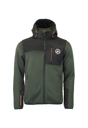 Veste de plein air à capuche verte et noire avec fermeture éclair à l'avant, poches poitrine et latérales zippées, et cordons de serrage orange sur la capuche.