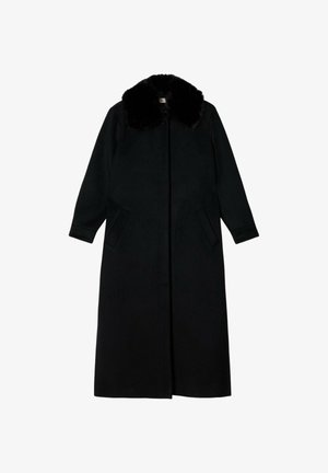 Schwarzer Wollmantel mit einem Kunstpelzkragen, langen Ärmeln, Seitentaschen und einer geraden Silhouette. Minimalistisches Design ohne sichtbare Verschlüsse.