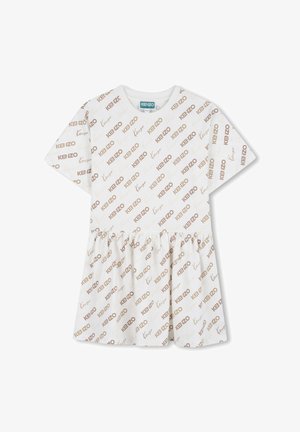 Robe blanche à manches courtes avec une taille froncée et un motif répété du logo "KENZO" en marron, dans différentes polices et tailles.