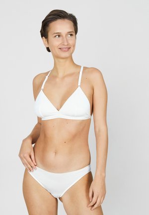 Wit bikinitop met een driehoekige bralette met verstelbare bandjes en een bijpassende lage taille onderkant. Soepele textuur, minimalistisch ontwerp.