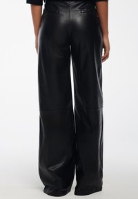 STUDIO AR Broek - black