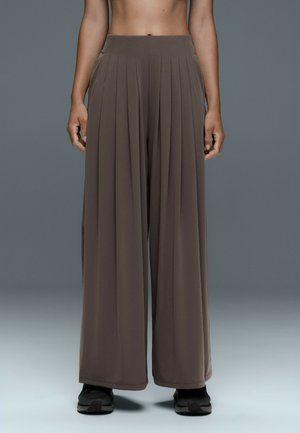 OYSHO, LIGHT TOUCH WIDE-LEG PLEATED TROUSERS - Pantalon classique - brown-khaki