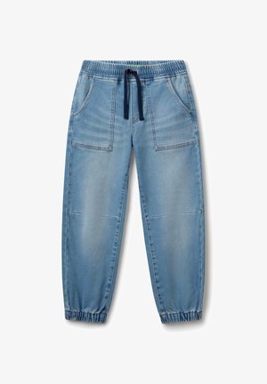 Lichtblauwe denim jogger broek met elastische tailleband, zwarte trekkoord, voorzakken en elastische boorden bij de enkels.