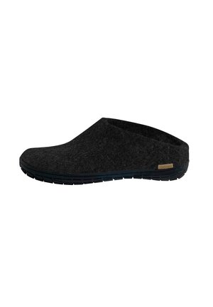 Sort slip-on tøfler med tyk gummisål og filt-overdel, lav bag, og lille sideetiket på hvid baggrund.