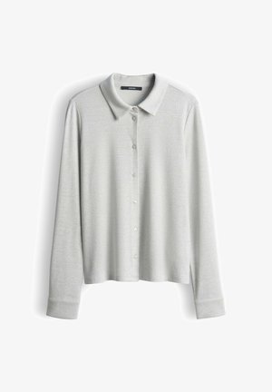 Lichtgrijs langluipaardshirt met een kraag, knoopsluiting en geribbelde textuur. Heeft een ontspannen pasvorm en omslagmouwen.