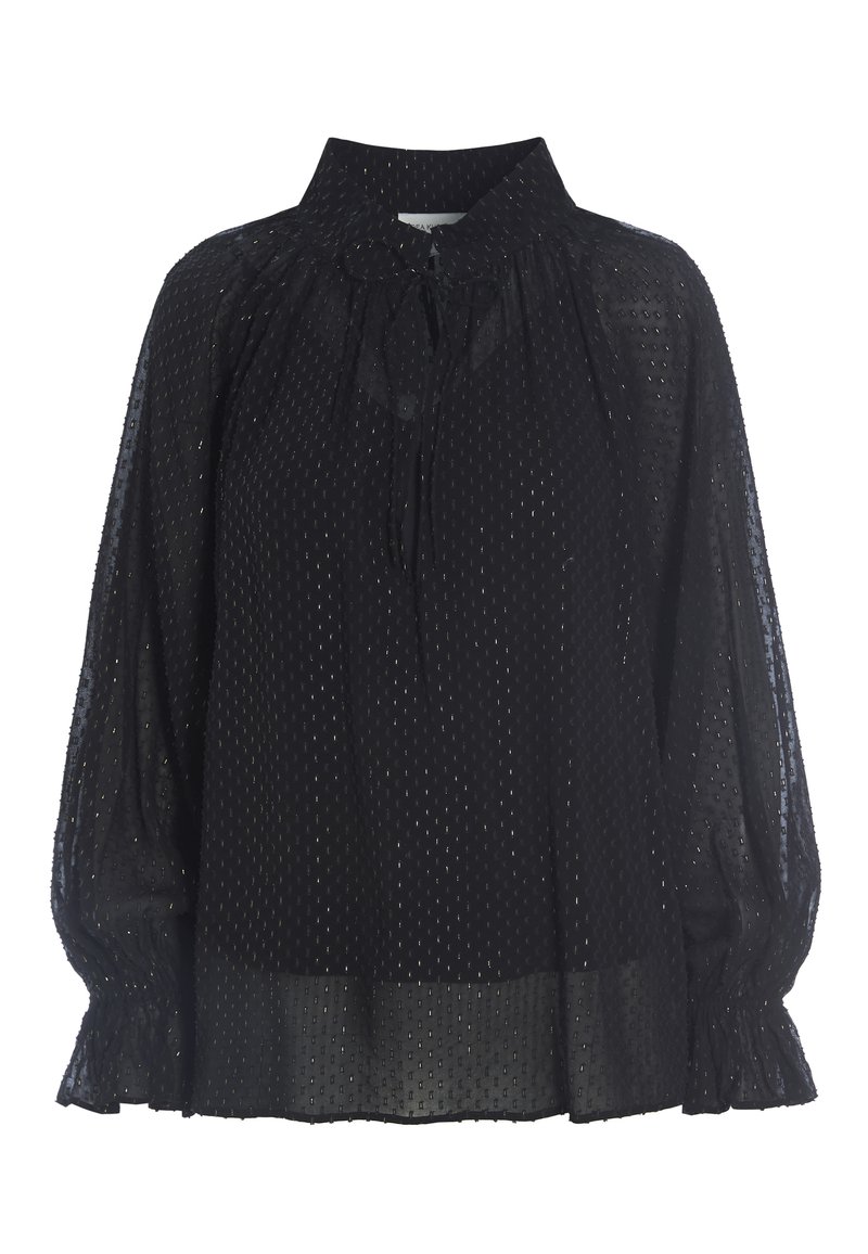 Zwarte blouse met lange mouwen van doorschijnende stof, voorzien van een hoge kraag, gerimpelde manchetten en een overal textuurpatroon van kleine verhoogde stippen.