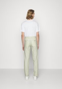 Marc O'Polo PLEATS - Pantalon classique - gray silk