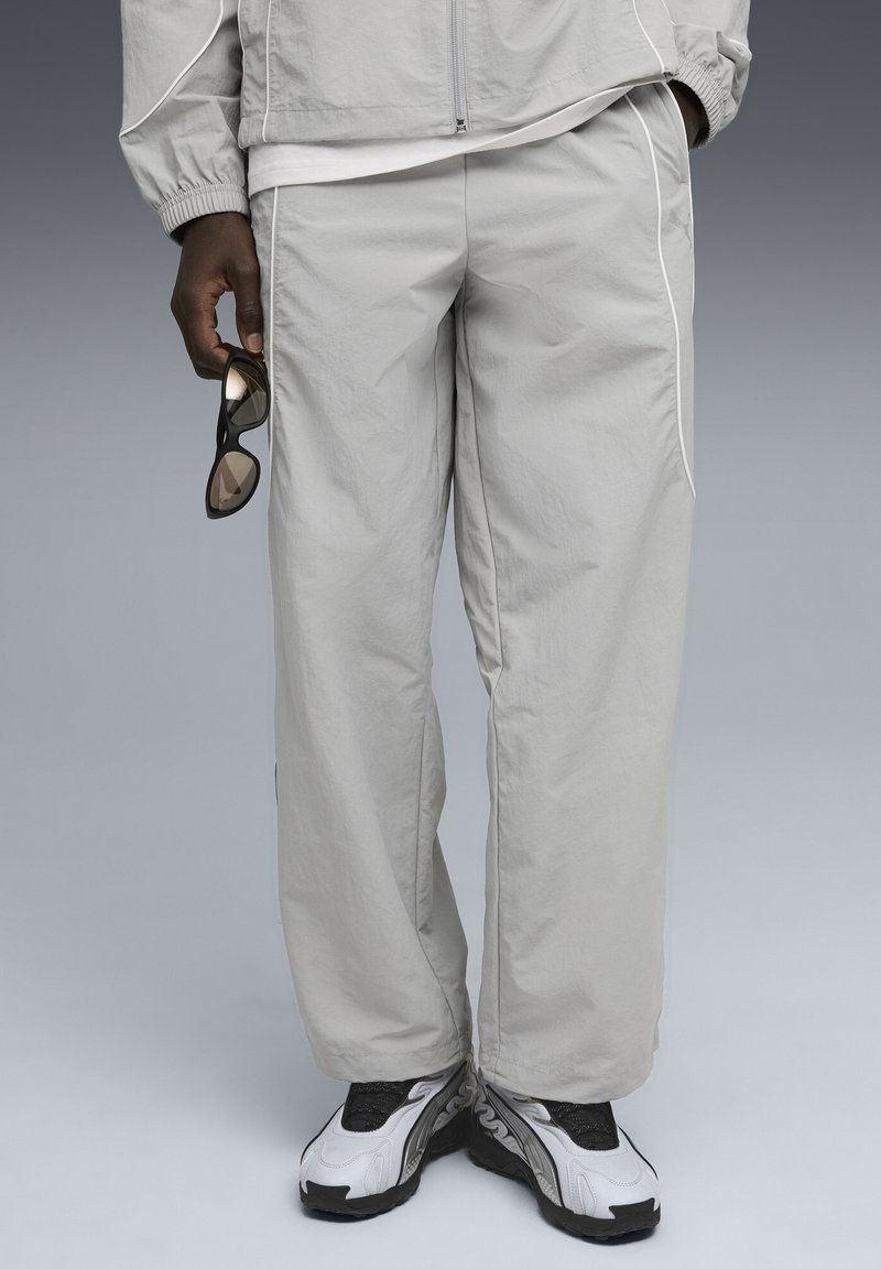 PUMATECH-X RELAXED TRACK PANT - Teplákové kalhoty - gray echo/puma white