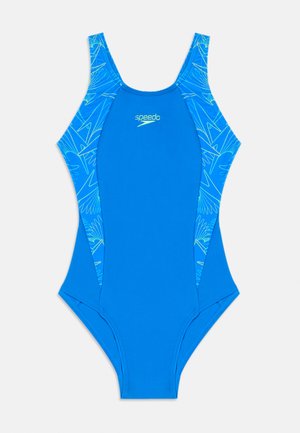 Maillot de bain une pièce bleu avec un devant uni, présentant des pans latéraux bleu vif ornés de motifs abstraits jaunes et d'un logo Speedo.