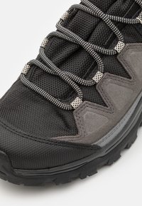 Salomon QUEST ROVE GORE TEX - Hiking shoes - black/magnet/quiet shade