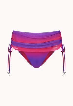 Parte inferior de bikini con degradado en tonos morado y rosa, con fruncidos en los laterales y cordones ajustables que terminan en pequeños colgantes metálicos.