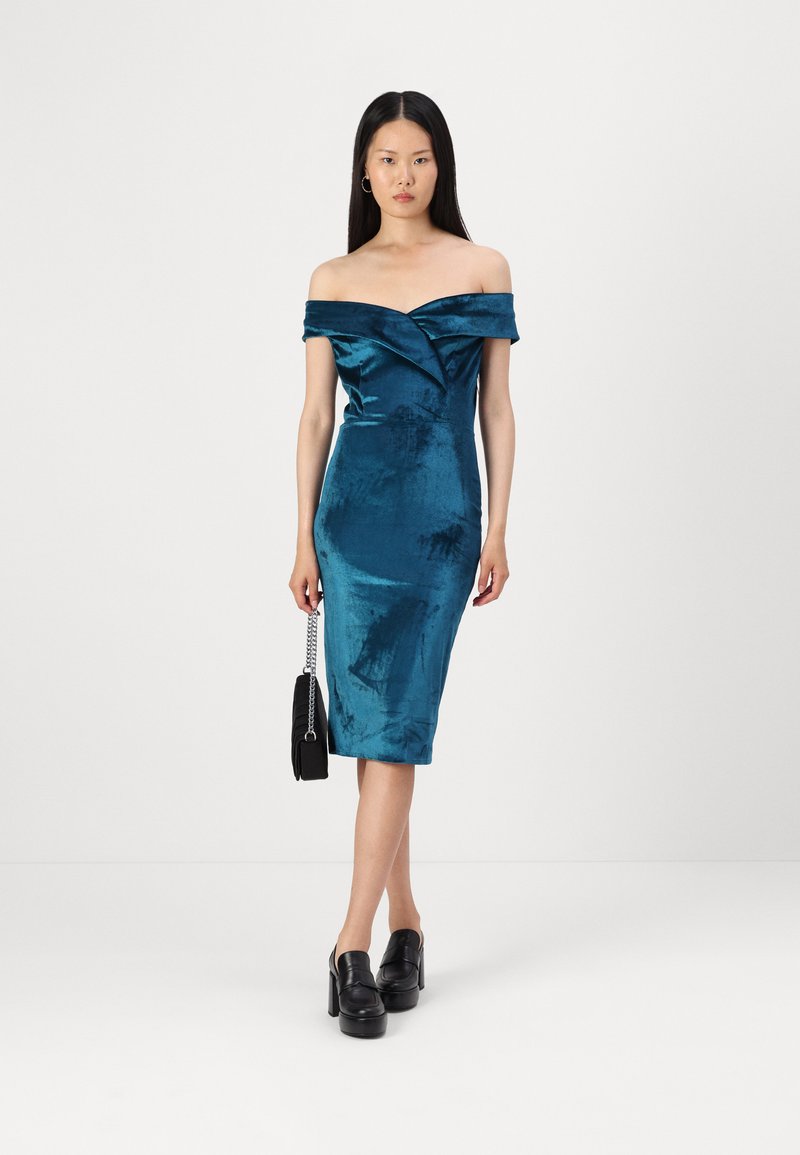black dress with teal shoes deneatreslatreec on LTK