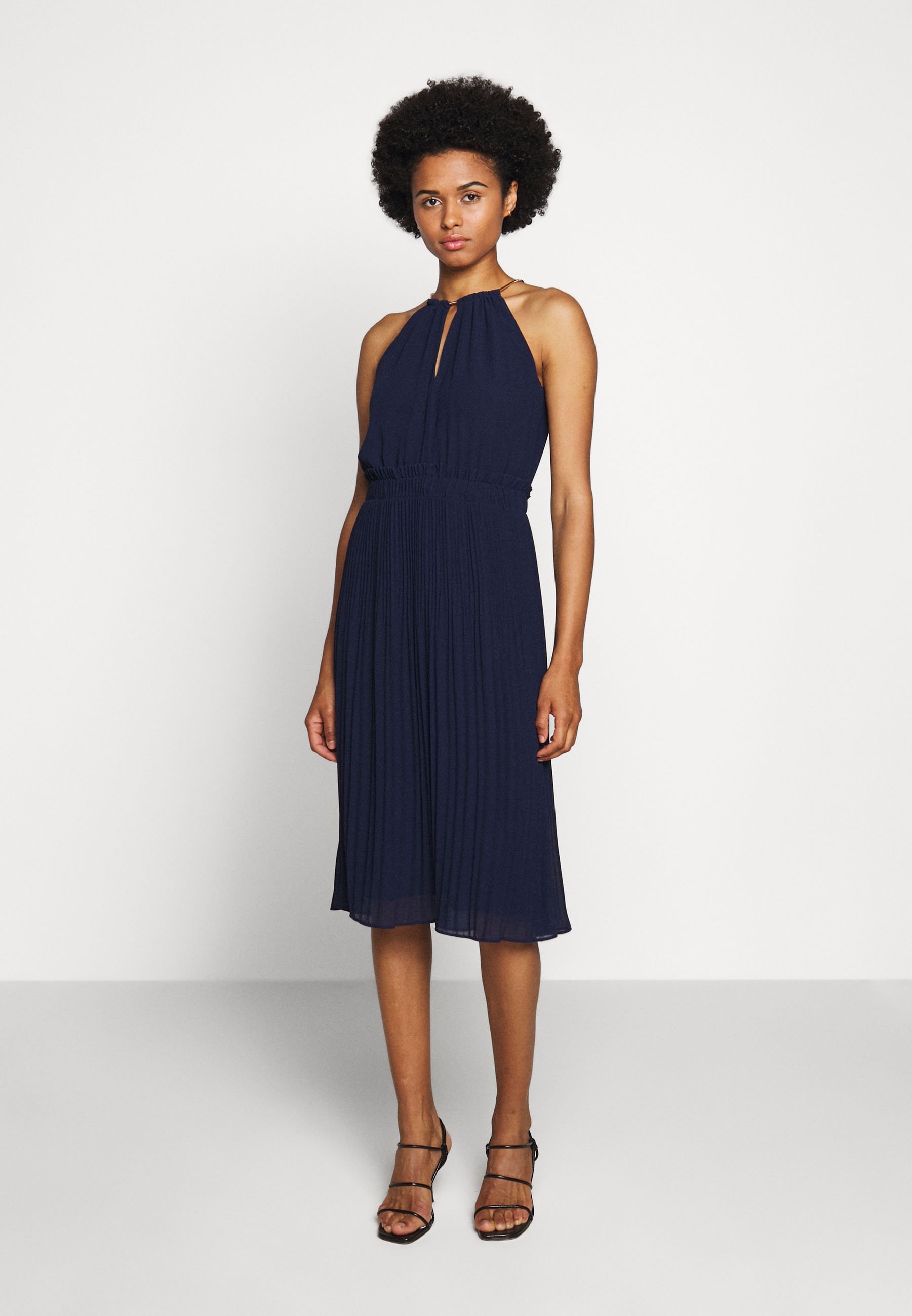 MICHAEL Michael Kors CHAIN NECK MIDI DRESS - Vestido cóctel - true navy/azul marino Zalando.es