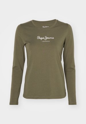 Chemise à manches longues vert olive en tissu doux, avec un col rond et le logo "Pepe Jeans London" imprimé à l'avant en blanc.