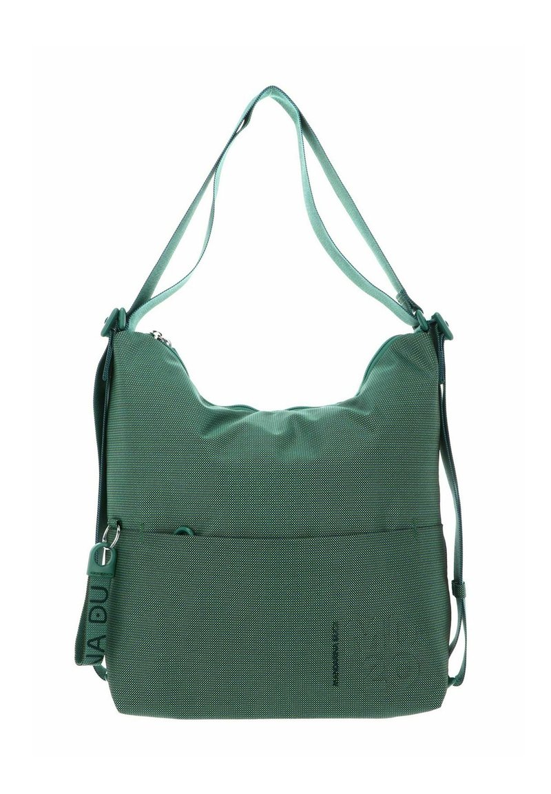 Sac d'épaule en tissu vert avec une surface texturée, une bandoulière réglable unique, une fermeture éclair et une poche avant ; présente un marquage minimal.