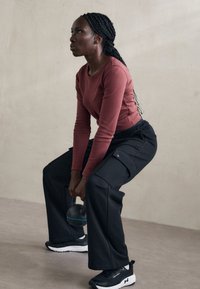 Champion EMOTIONAL DANCE WIDE LEG CARGO PANTS - Treniņtērpa apakšdaļas - black
