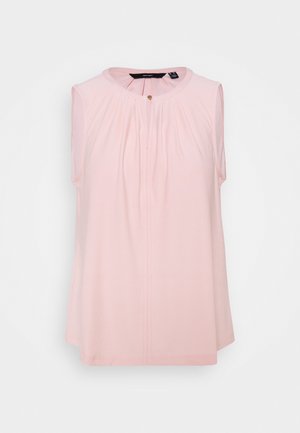 Różowy top bez rękawów z okrągłym dekoltem, z delikatnymi plisami i detalem z guzikiem na środku. Wykonany z miękkiego, gładkiego materiału.