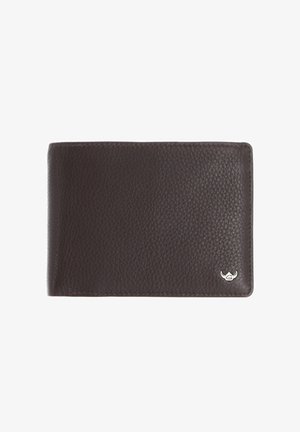 Portefeuille en cuir brun foncé texturé avec un petit logo argenté dans le coin inférieur droit, fermé et posé à plat sur un fond blanc.