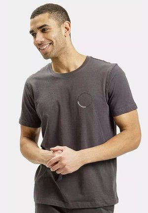 - T-shirt z nadrukiem