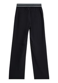 Svarta vida byxor i lättviktigt material, med ett randigt elastiskt midjeband och två bakfickor för ökad funktionalitet.