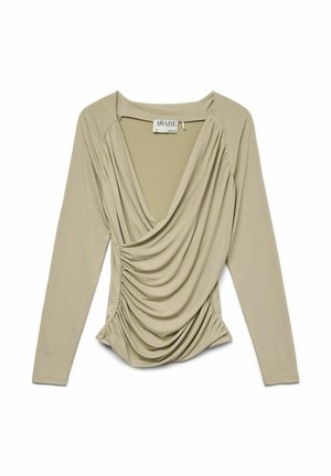 Långärmad topp i ljusbeige med en djup V-ringning, med draperad detalj och samlade sidor, tillverkad av ett mjukt och slätt tyg.