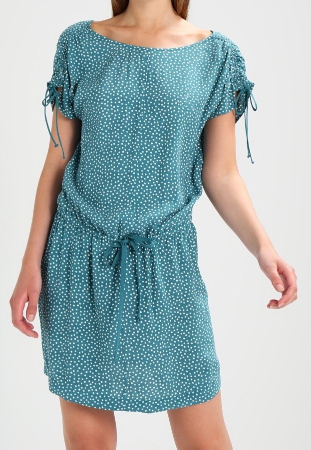 Turquoise katoenen jurk met witte stippen, korte mouwen, geplooide strikjes op de schouders en een taillekoord voor een verstelbare pasvorm.