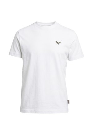 T-shirt blanc à manches courtes avec col rond, orné d'un petit emblème brodé en forme de feuille verte et jaune sur la poitrine gauche.