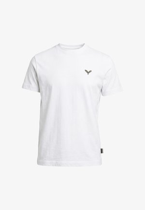 T-shirt blanc à manches courtes avec col rond, orné d'un petit emblème brodé en forme de feuille verte et jaune sur la poitrine gauche.