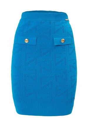 Heldere blauwe gebreide rok met een gestructureerd logo patroon, voorzien van twee voorzakken met gouden knopen en een geribde tailleband.