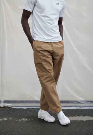 TRAIN CORE PANTS - Oldalzsebes nadrágok - tigers eye