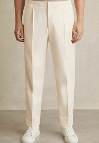 Reiss REGULAR FIT - BRIGHTON WITH TURN UPS - Chino - ecru