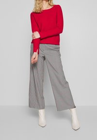 Esprit Neule - red