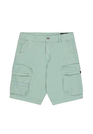 Pantaloncini cargo verde chiaro con bottone frontale, passanti per cintura, tasche laterali e grandi tasche con patta su ogni gamba.